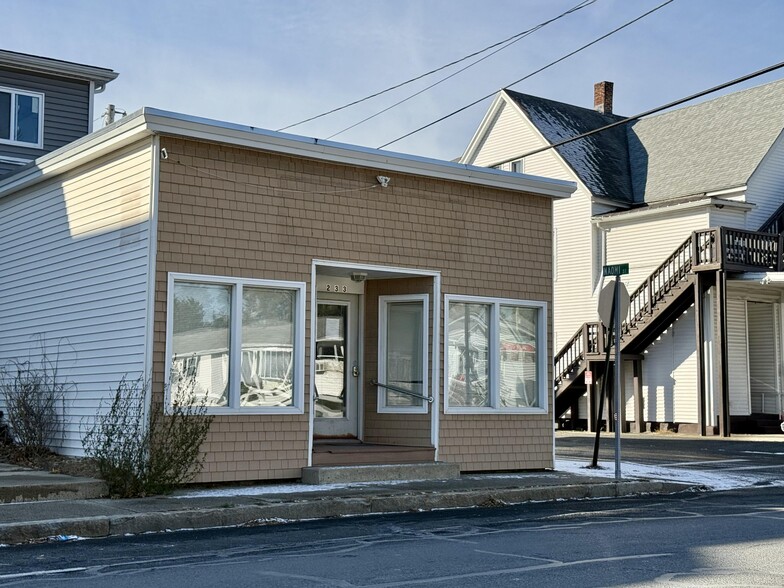 233 Grattan St, Chicopee, MA for lease - Building Photo - Image 3 of 15