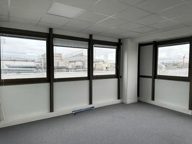 Office in Ivry-Sur-Seine for lease - Interior Photo - Image 3 of 5