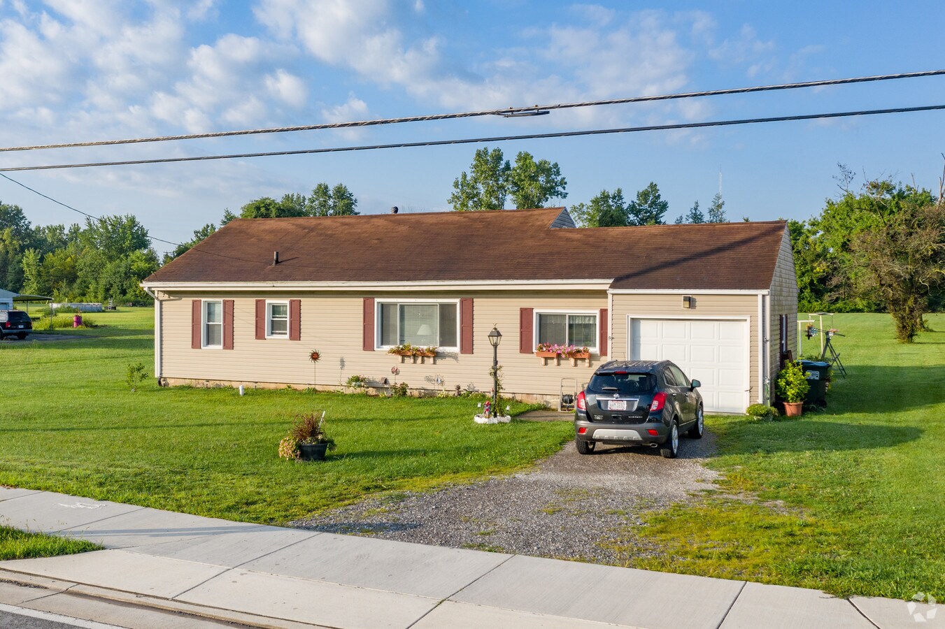 4061 Elida Rd, Lima, OH 45807