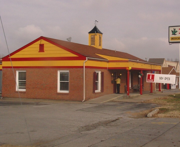 2743 Charlestown Rd, New Albany, IN 47150