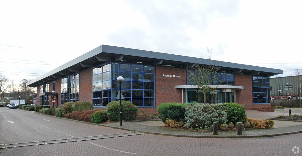 Elstree Rd, Elstree for lease - Primary Photo - Image 1 of 2