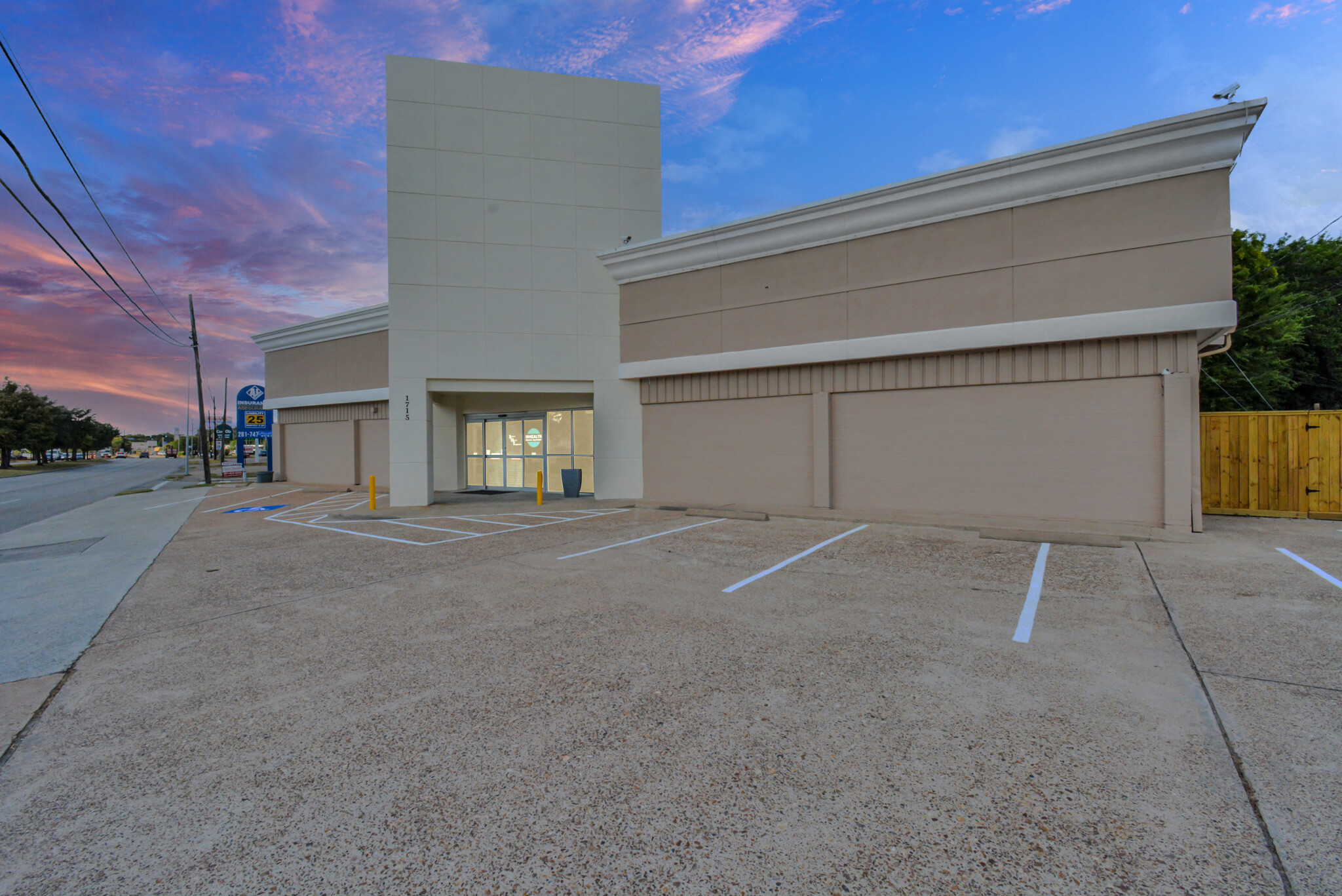 1715 N Alexander Dr, Baytown, TX for sale Building Photo- Image 1 of 1