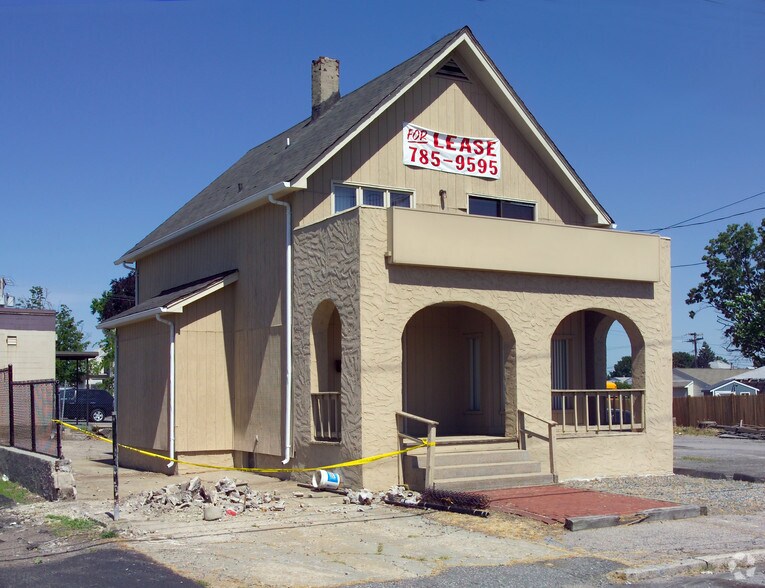 271 Doric Ave, Cranston, RI for sale - Primary Photo - Image 1 of 2