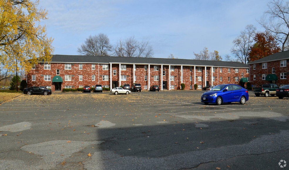 131-155 River St, West Springfield, MA for sale - Primary Photo - Image 1 of 23