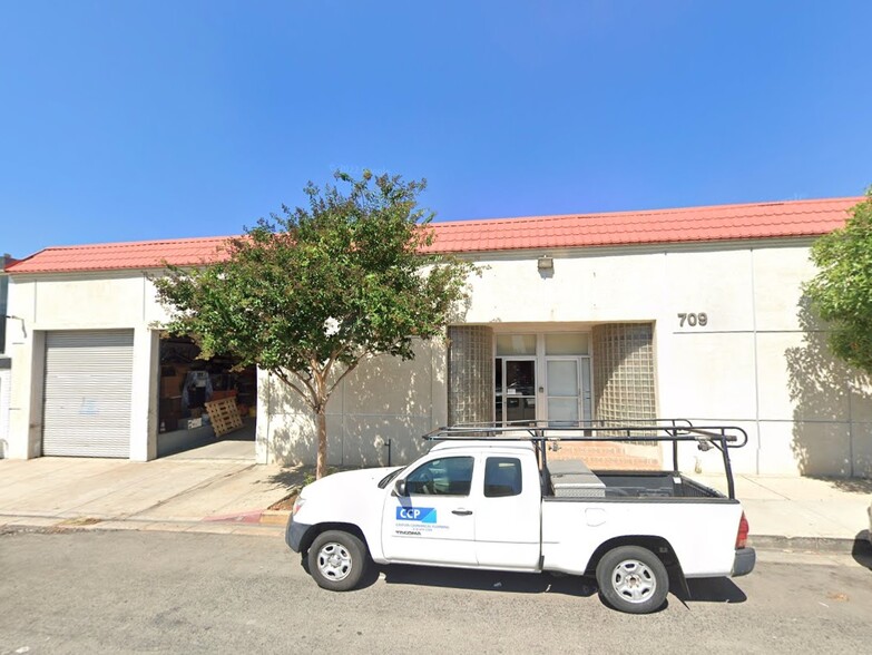 699-705 Ivy St, Glendale, CA for lease - Building Photo - Image 2 of 13