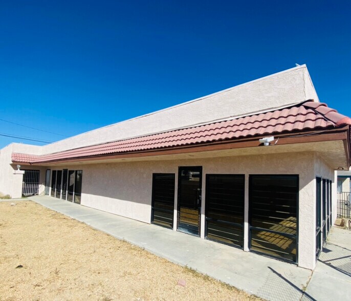 15490 Village Dr, Victorville, CA 92394