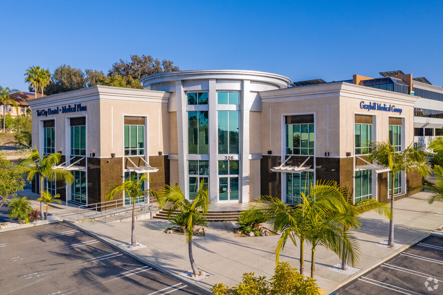 326 S Melrose Dr, Vista, CA for lease - Building Photo - Image 1 of 10