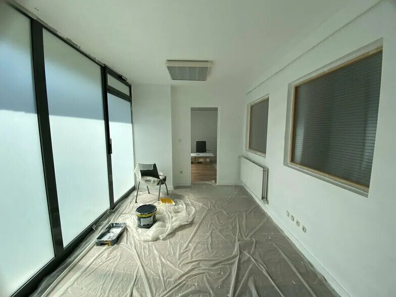 Office in Rillieux-la-Pape for lease - Interior Photo - Image 2 of 8