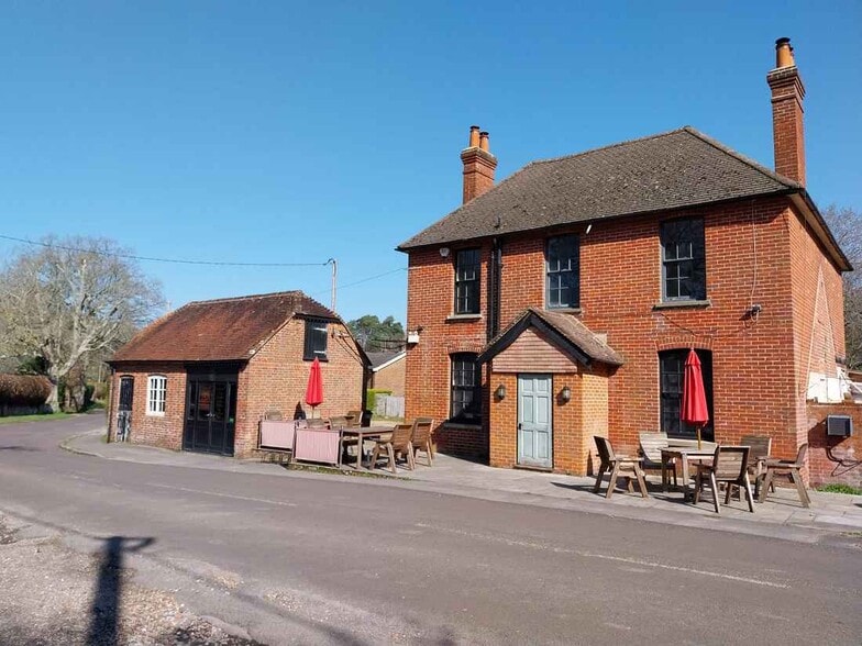 Severals Rd, Midhurst for lease - Primary Photo - Image 1 of 7