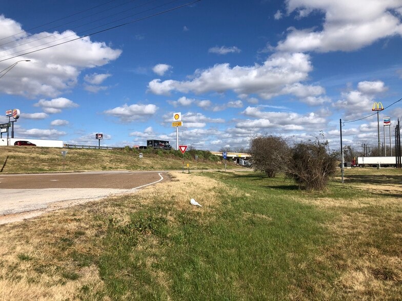 4390 IH 10, Columbus, TX for sale - Building Photo - Image 1 of 1