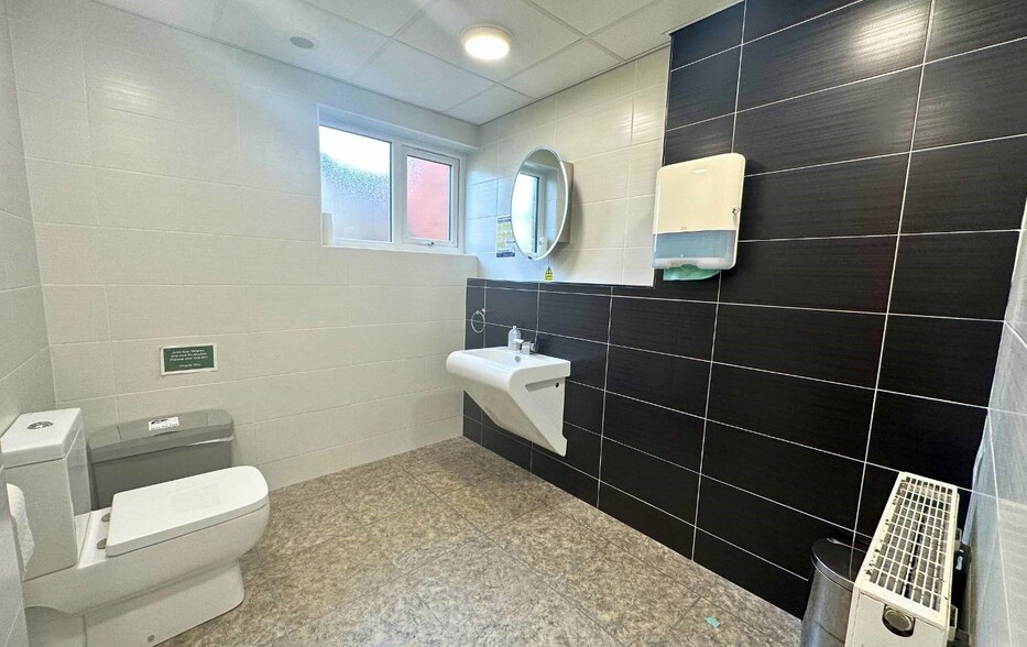 Fleetwood Rd N, Thornton Cleveleys for sale - Interior Photo - Image 3 of 26