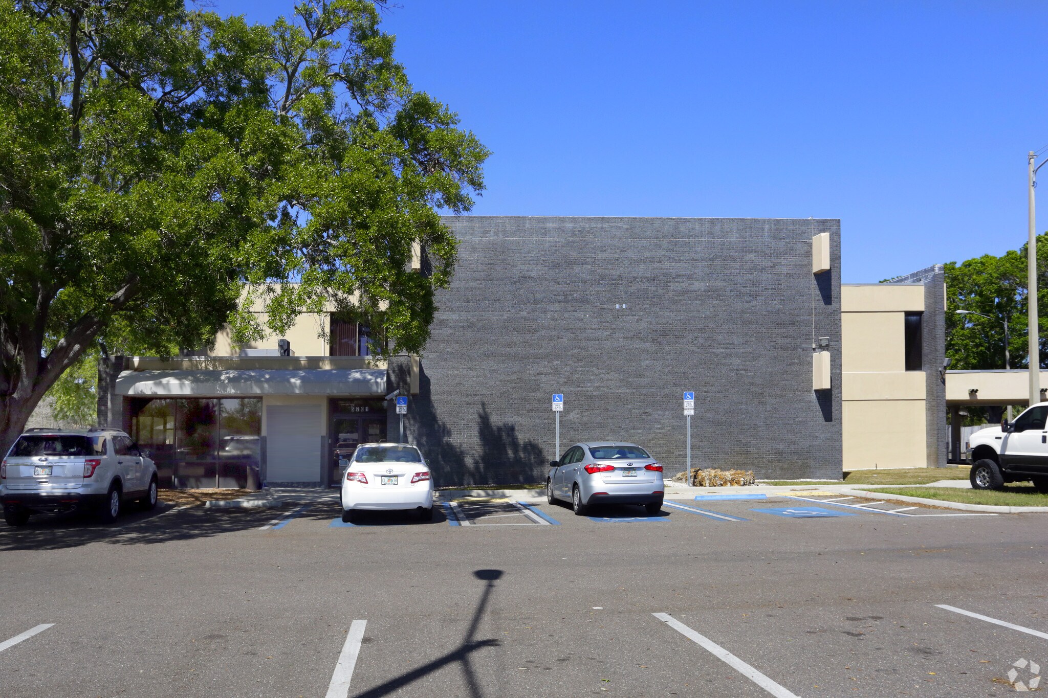 5701 38th Ave N, Saint Petersburg, FL for sale Building Photo- Image 1 of 1