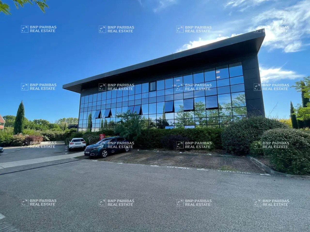 Office in Aix-en-Provence for lease Building Photo- Image 1 of 3