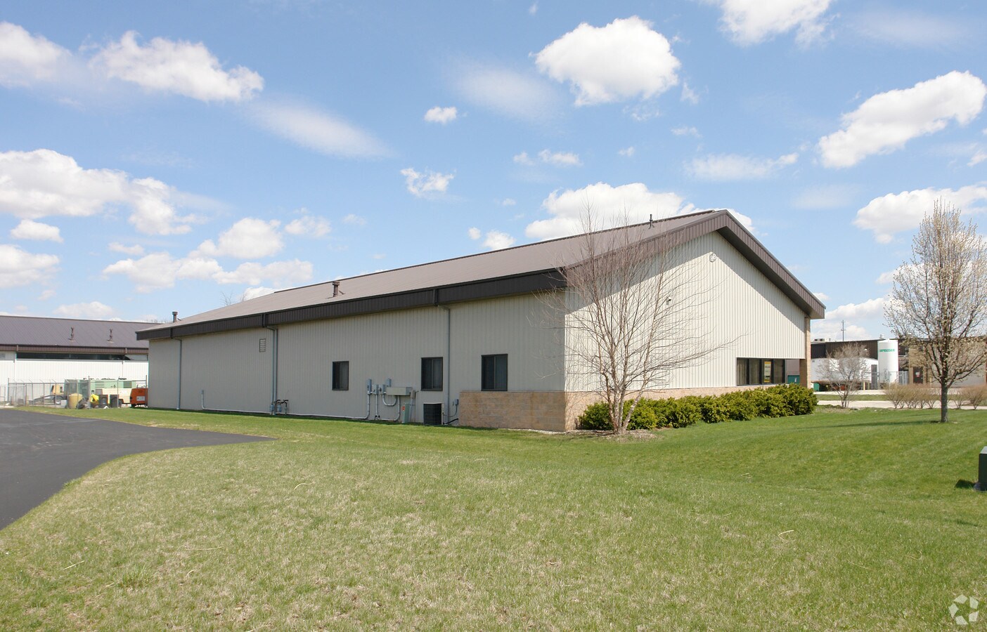 8200 Memorial Dr, Plain City, OH 43064