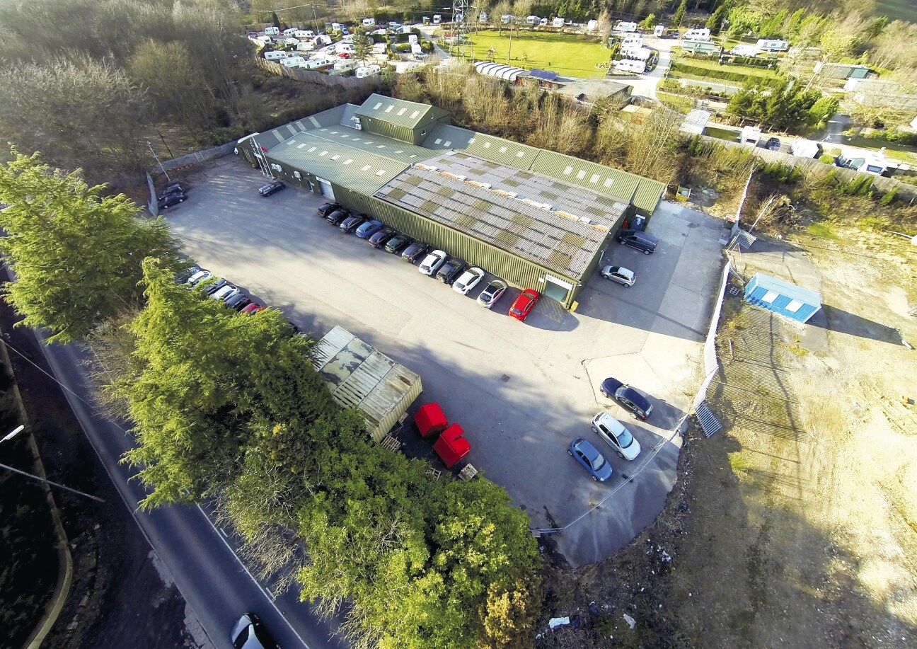 Elland Rd, Elland for lease Primary Photo- Image 1 of 2