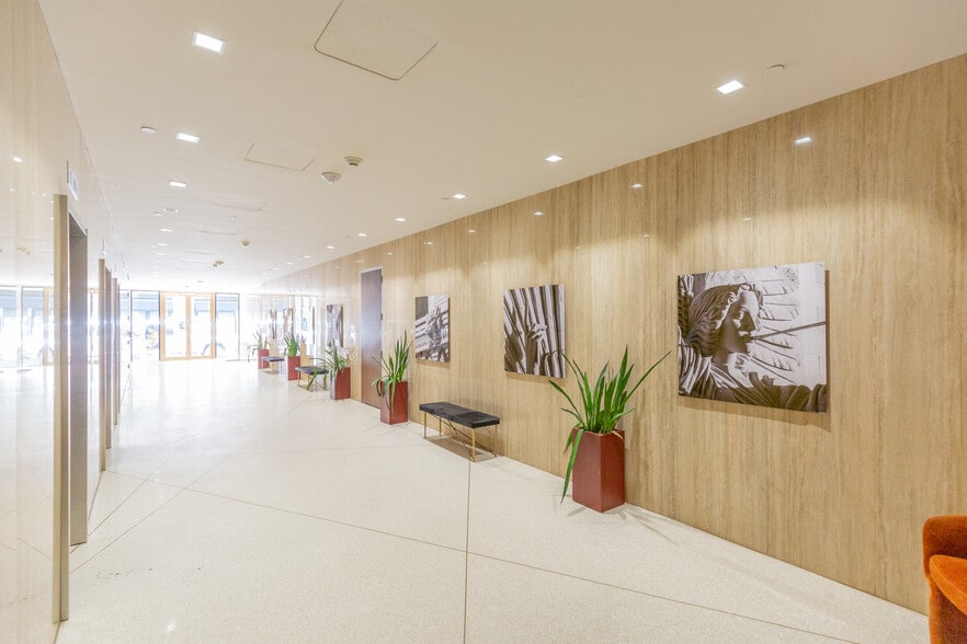 515 Houston St, Fort Worth, TX for sale - Building Photo - Image 2 of 7