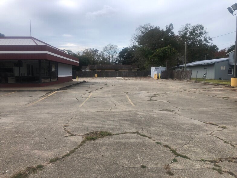 3831 Main St, Moss Point, MS 39563 Retail for Sale