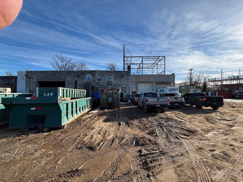 40 Hempstead Gardens Dr, West Hempstead, NY for sale - Building Photo - Image 1 of 1