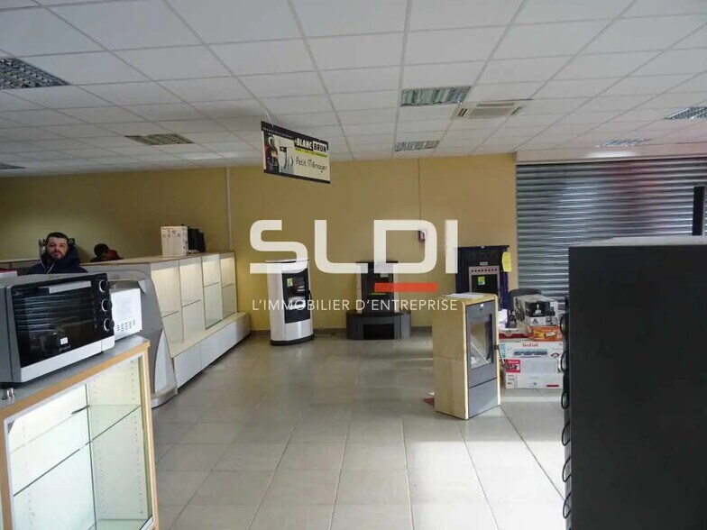 Retail in La Côte-Saint-André for sale - Interior Photo - Image 2 of 2