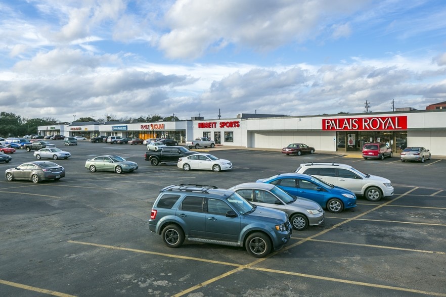 105-325 E Boling Hwy, Wharton, TX for sale - Building Photo - Image 1 of 1