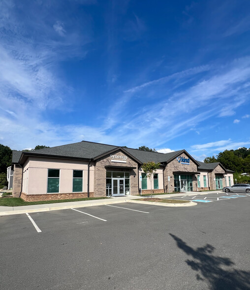 3820 Randolph Heights Dr, Charlotte, NC for lease - Building Photo - Image 1 of 21