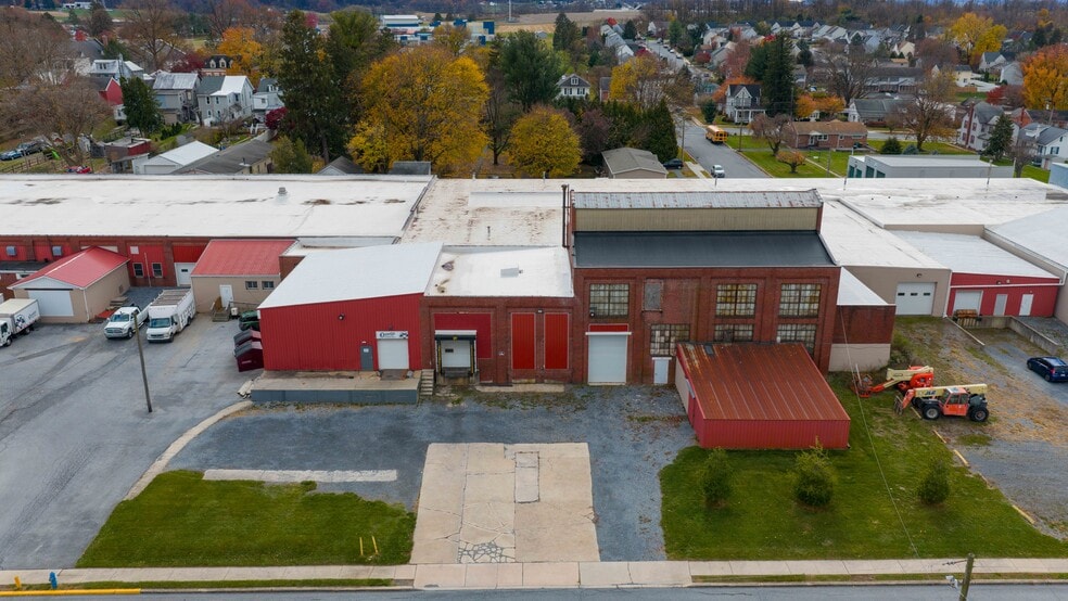 30 N 3rd St, Womelsdorf, PA for lease - Building Photo - Image 2 of 7