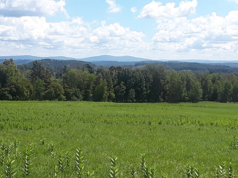 725 Corbin Rd, Hop Bottom, PA 18824