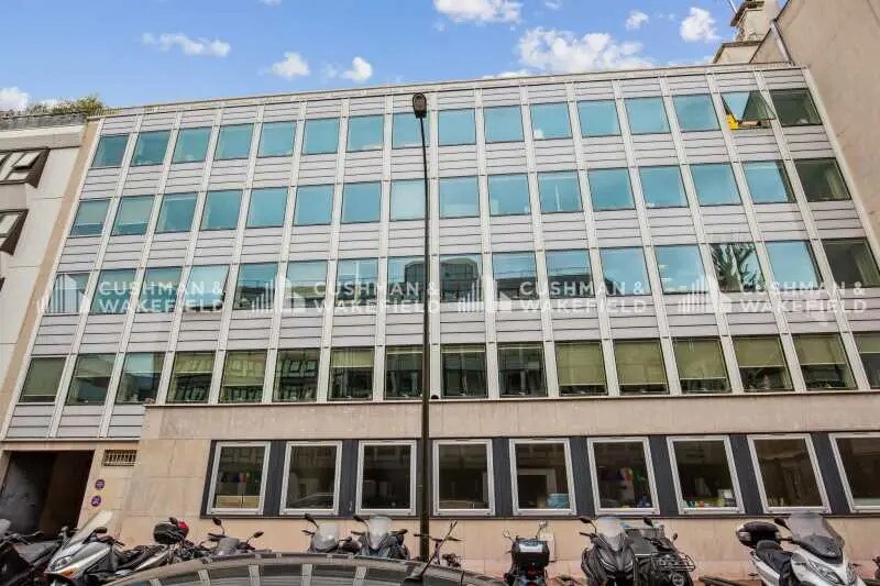 Office in Levallois-Perret for lease - Building Photo - Image 3 of 8