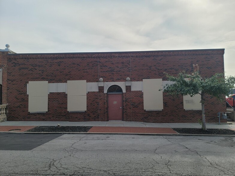 3947 Broadway St, Kansas City, MO for lease - Building Photo - Image 2 of 8