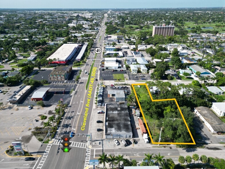 1950 Grace Ave, Fort Myers, FL for sale - Building Photo - Image 2 of 22