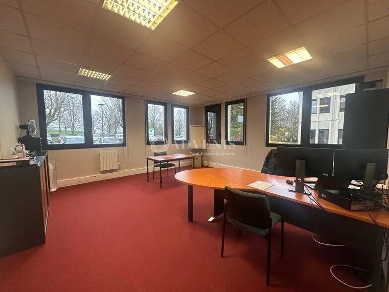 Office in Cergy for lease - Interior Photo - Image 3 of 5