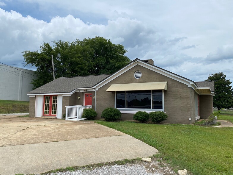 1811 S Gloster St, Tupelo, MS for lease - Primary Photo - Image 1 of 8