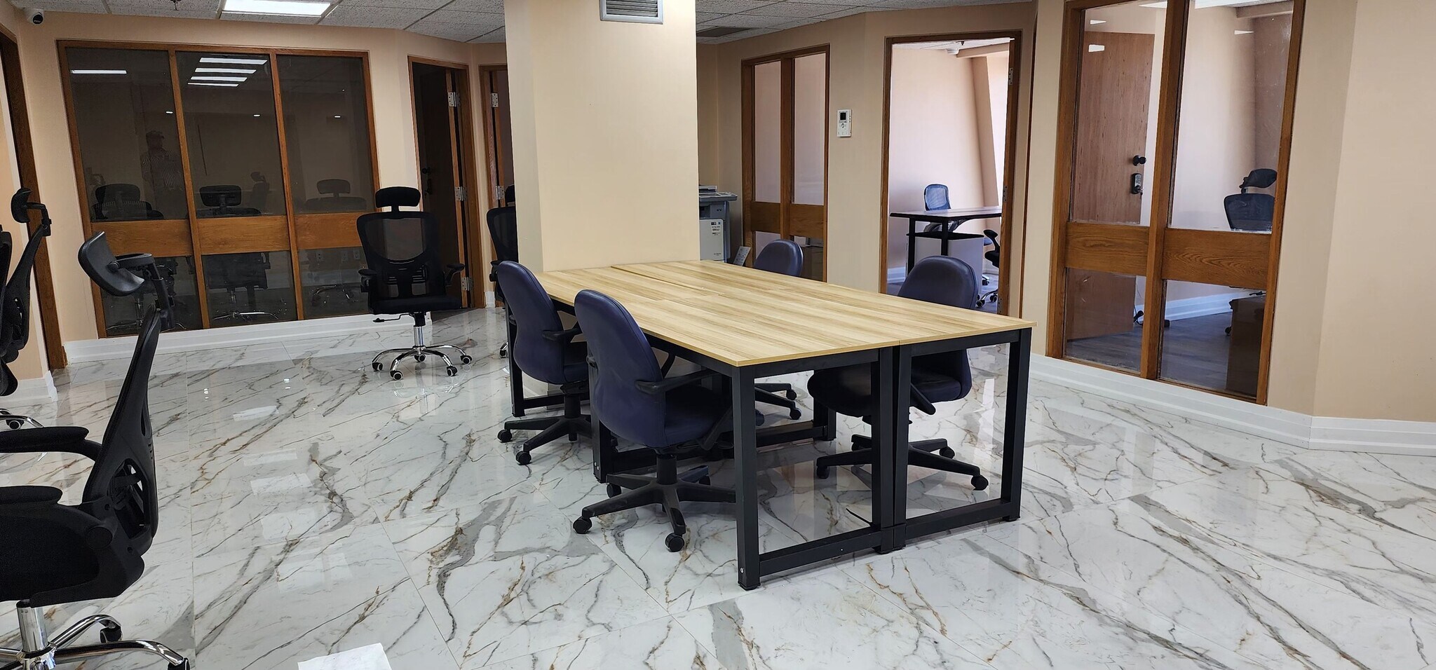 114 Lakeshore Rd E, Oakville, ON for lease Interior Photo- Image 1 of 8