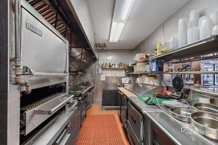 753 Coney Island Ave, Brooklyn, NY for lease - Interior Photo - Image 3 of 7