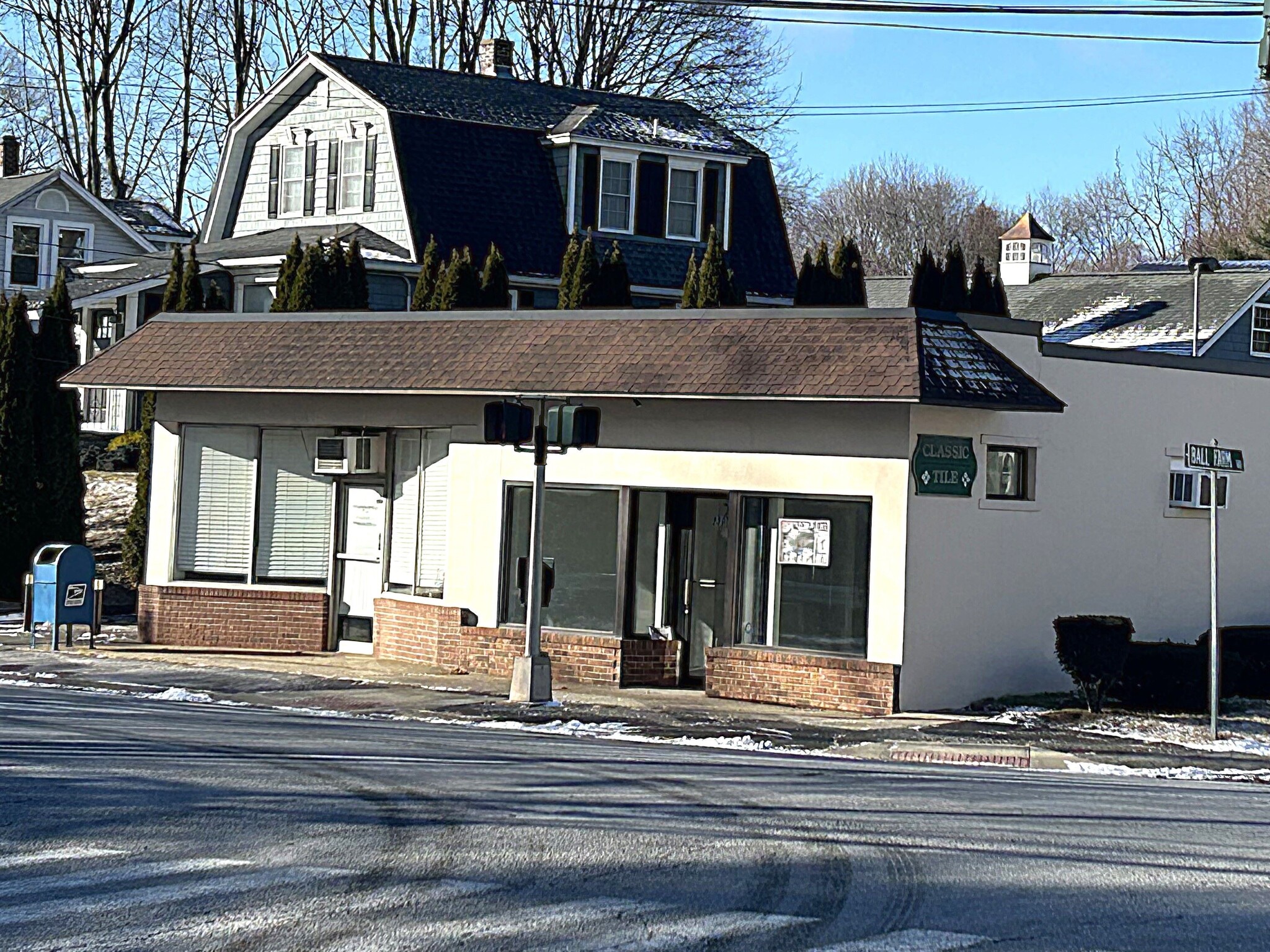 237 Buckingham St, Oakville, CT for lease Primary Photo- Image 1 of 3