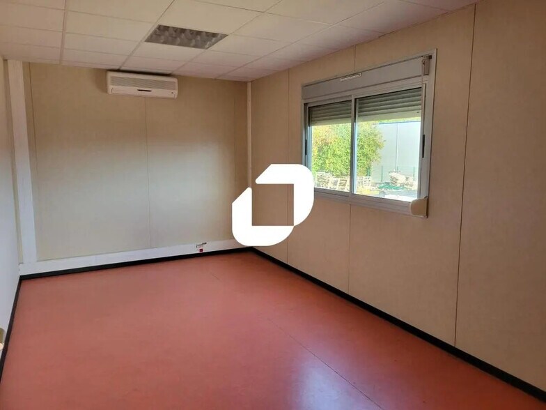 Flex in Aigrefeuille-sur-Maine for sale - Building Photo - Image 3 of 12