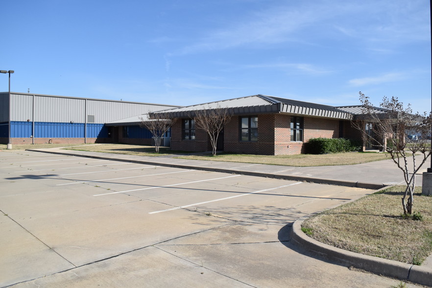 3010 Enterprise Dr, Durant, OK for lease - Building Photo - Image 1 of 6