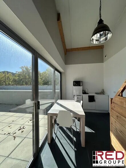 Office in Le Tholonet for lease - Interior Photo - Image 3 of 10