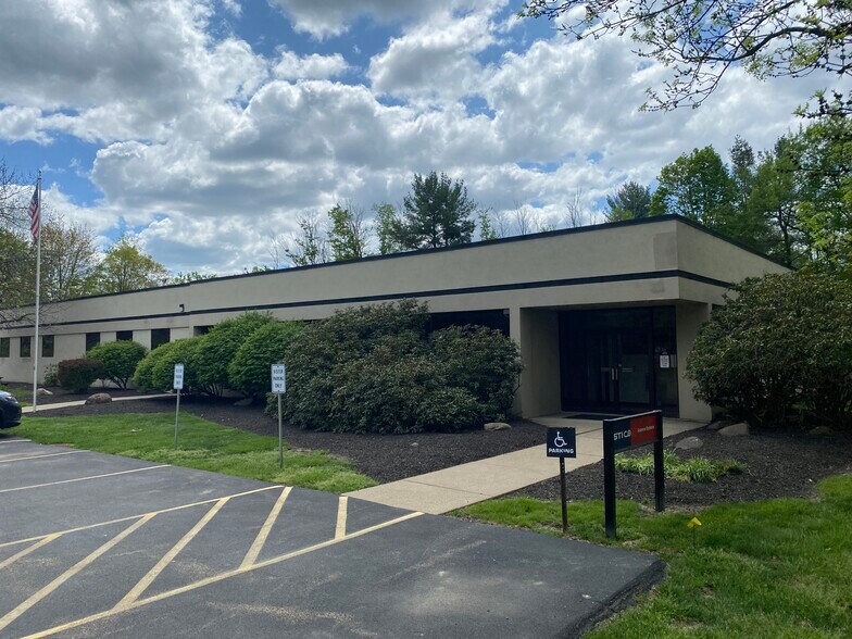 11 Cobham Dr, Orchard Park, NY 14127 Flex for Sale