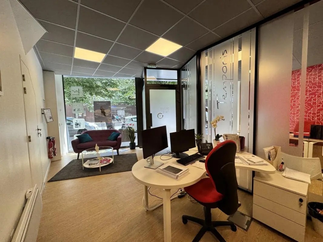 Office in Montreuil for sale Interior Photo- Image 1 of 1