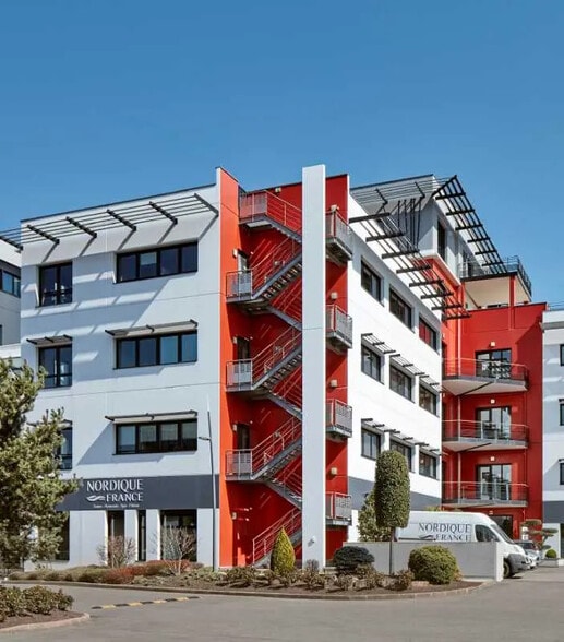 9 Rue Aimé Cotton, Saint-Priest for lease - Building Photo - Image 3 of 8