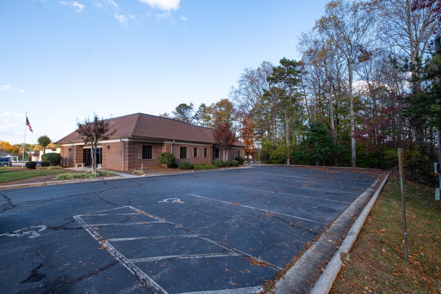 1001 S State St, Yadkinville, NC for sale - Building Photo - Image 2 of 31