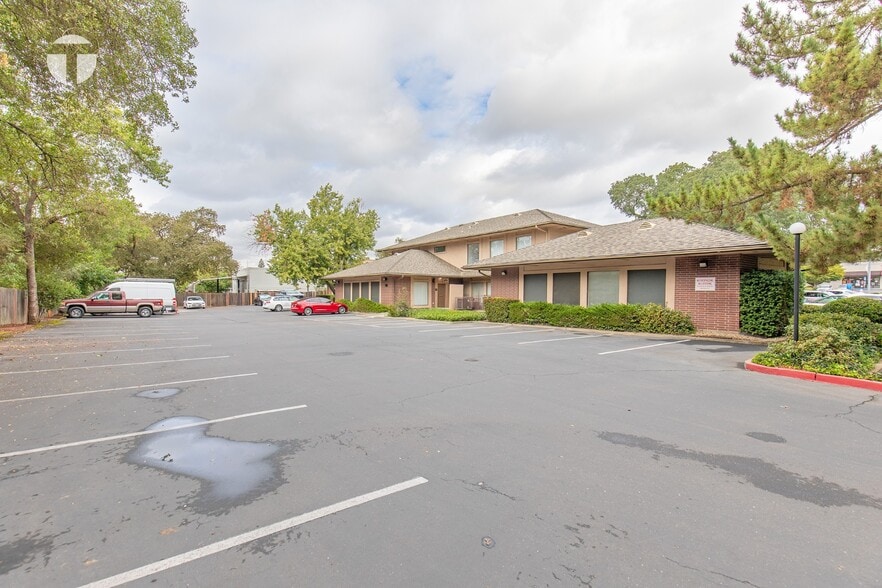 8146 Greenback Ln, Fair Oaks, CA for lease - Building Photo - Image 2 of 9