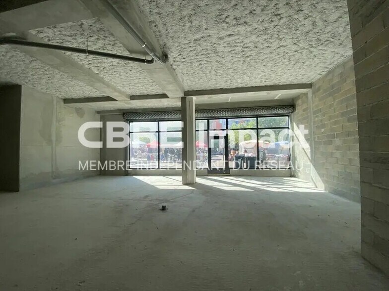 Retail in Dijon for lease - Building Photo - Image 3 of 6
