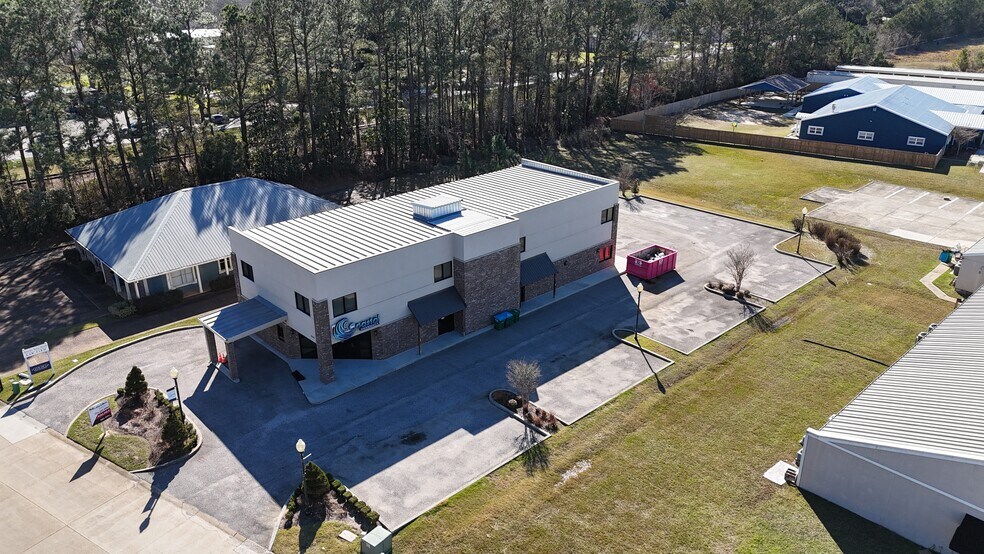 998 N Halstead Rd, Ocean Springs, MS for sale - Building Photo - Image 2 of 11