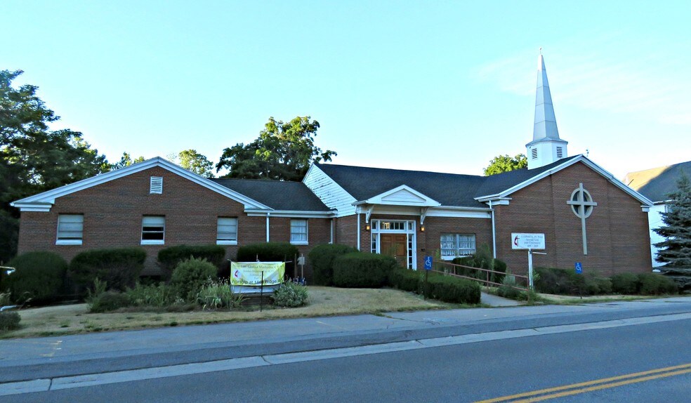 570 Ridge Rd, Webster, NY for sale - Primary Photo - Image 1 of 1