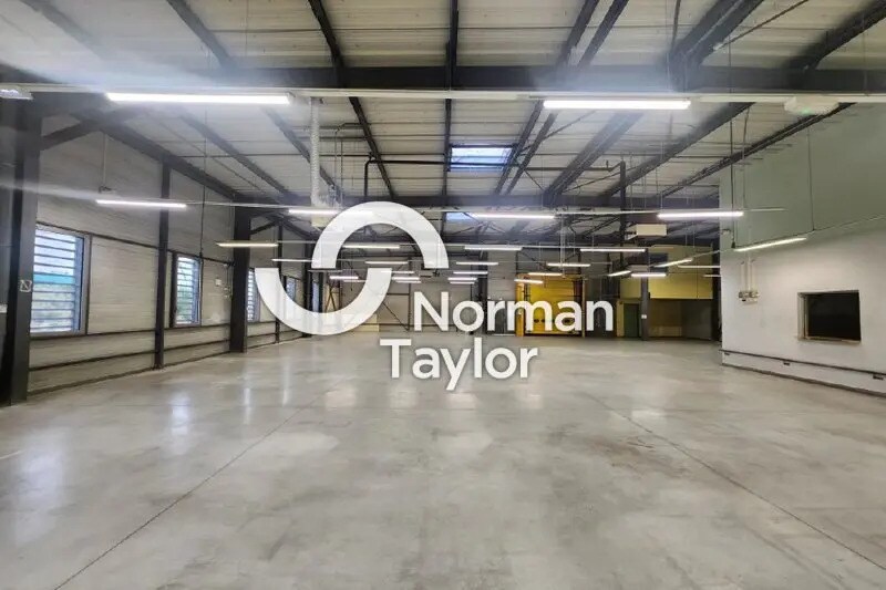 Flex in Vendargues for lease - Interior Photo - Image 2 of 8