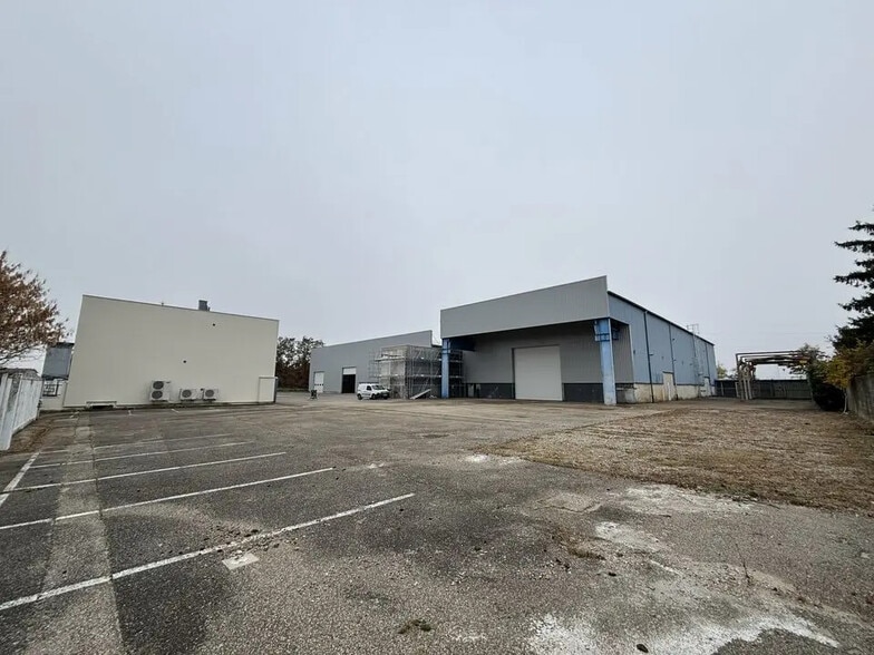 Flex in Saint-Priest for lease - Building Photo - Image 3 of 15