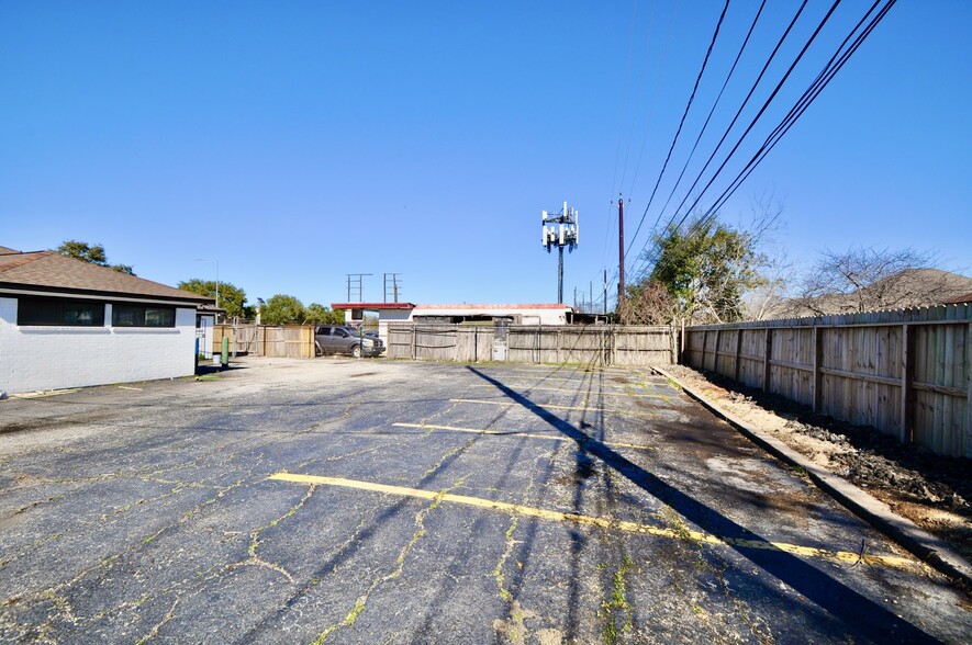 7126 Bellfort St, Houston, TX for lease - Building Photo - Image 1 of 22