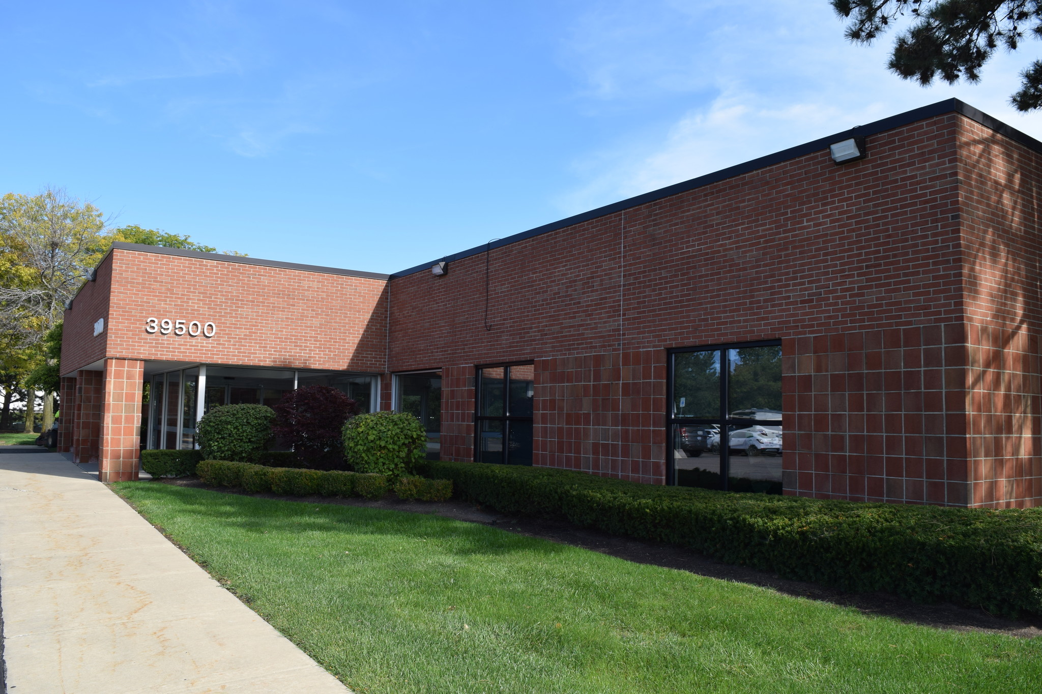 39500 W Ten Mile Rd, Novi, MI for lease Building Photo- Image 1 of 7